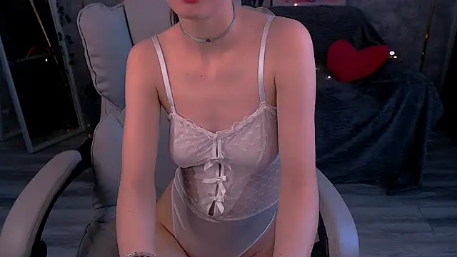 EmiliSkyy online show from March 12, 6:38 am