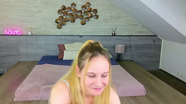 IceBlueBabe online show from March 17, 8:35 pm