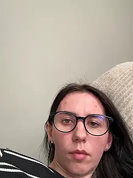 Oliviyaa kiss  online show from March 17, 3:27 pm