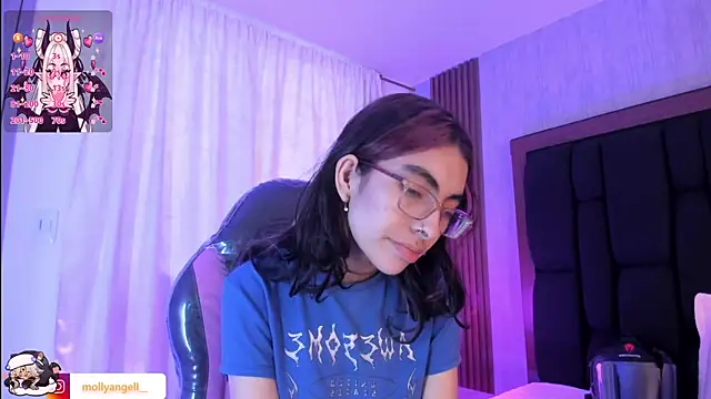 Molly A online show from August 8, 3:20 pm