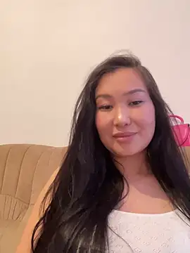 yumiXO online show from March 17, 11:25 am