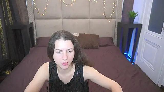 LittleJulii online show from June 16, 1:23 pm