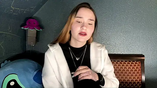 CarmelaLiebherr online show from March 18, 4:23 pm