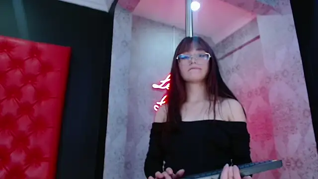 VeroBloomx online show from March 15, 2:08 pm