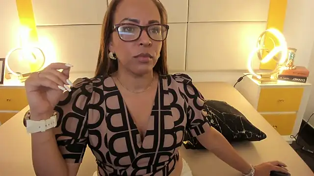 Helenn Moore online show from March 17, 5:28 pm