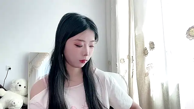 yiyibaby2026 online show from May 5, 2:47 am