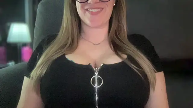 TittieTia19 online show from March 12, 10:45 pm