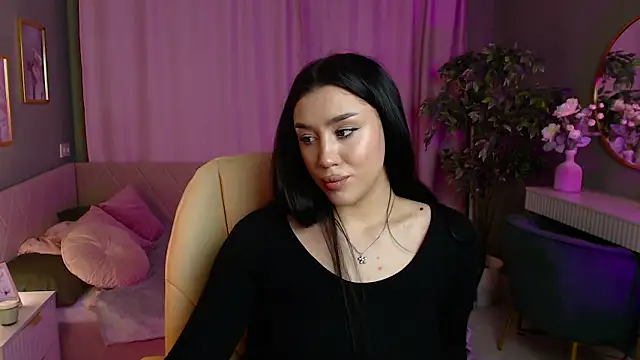 Winonna Ryder online show from March 13, 11:00 am