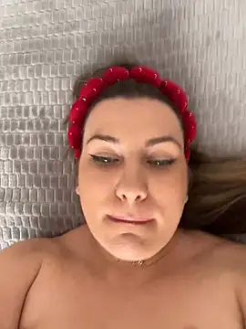 SweetCurvess online show from March 17, 11:58 am