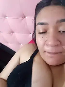 Kelly0911 online show from April 7, 8:00 pm