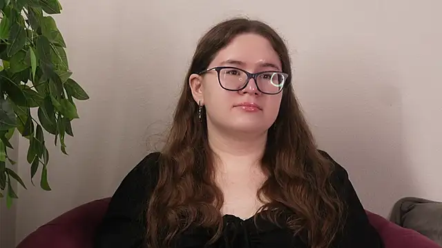 LinseyBellisario online show from March 18, 7:35 am