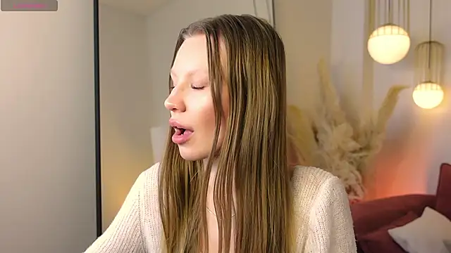 MayMalone online show from March 17, 4:00 pm