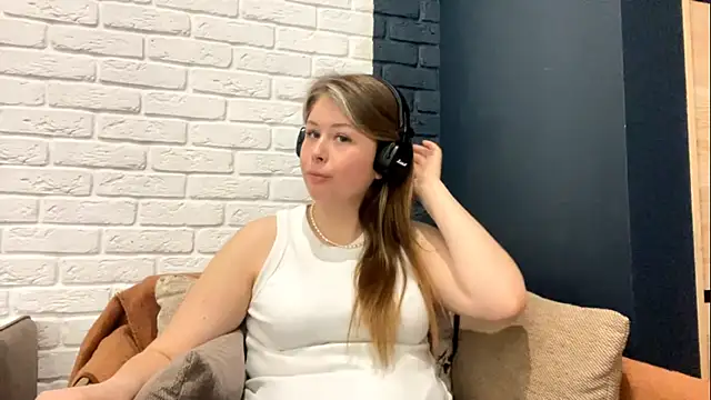 RanaeBryant online show from March 15, 9:11 am