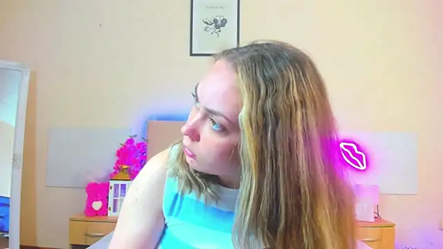 MelanieCuty online show from May 5, 7:44 am