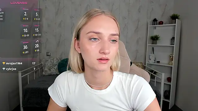 Sofiaa Adams online show from March 18, 5:45 am