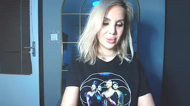 SexyQueenNina online show from March 3, 6:47 pm