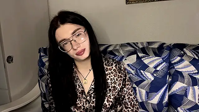 CarolynGnau online show from March 18, 3:39 pm