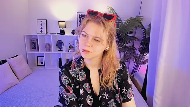 ElizabethVane online show from May 7, 5:23 am