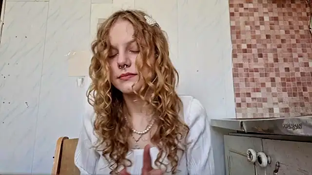 Kira Wonderfullina online show from March 19, 3:11 am