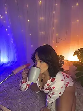 ImLeana XXX online show from April 15, 7:25 pm