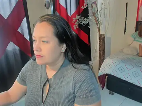 PenelopeSuency online show from April 27, 1:52 pm