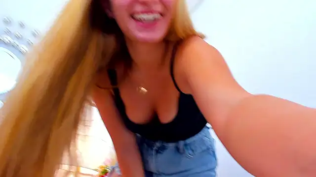 YangLola online show from July 1, 10:26 am
