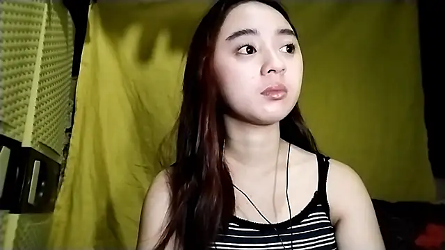 LenoraLacassagne online show from April 29, 4:42 pm
