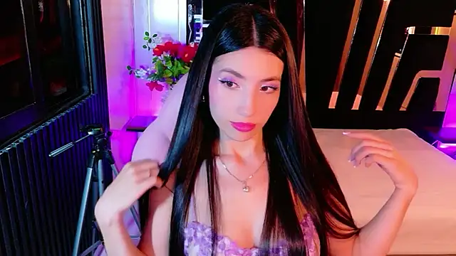 MiaLovelyn online show from May 7, 9:29 pm
