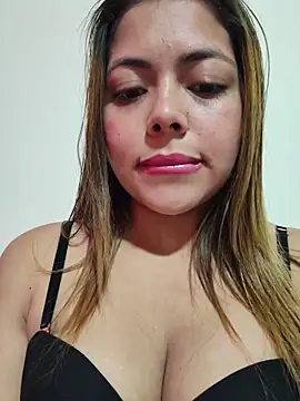 Yelii  online show from June 17, 8:32 pm