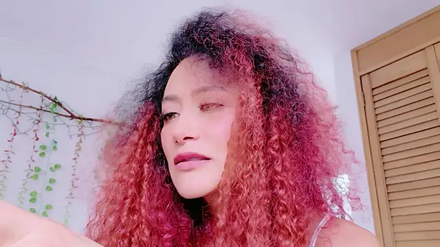 Ajua  Uva online show from March 29, 7:57 pm