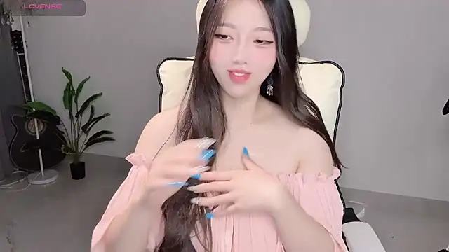 Yukiy8877 online show from May 8, 11:39 pm