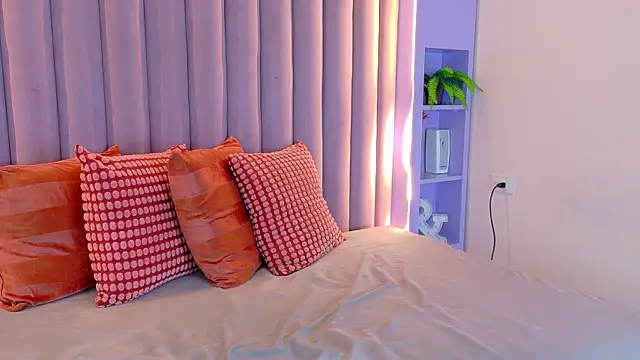 AhslyEvans   online show from July 17, 8:12 pm