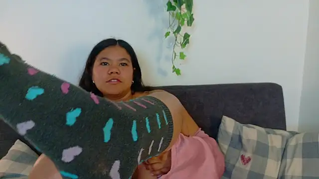 AhslyEvans   online show from April 20, 6:11 pm