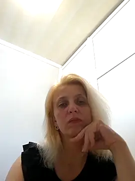 MiaLove183 online show from June 12, 2:03 pm