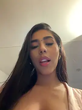 Rossie Blooms online show from June 17, 9:38 pm