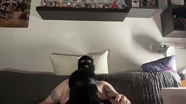 SilentScreamsVan- online show from May 20, 9:12 pm