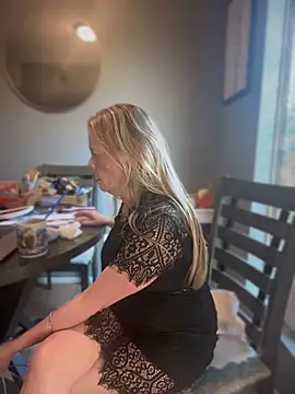 GwenWilde31 online show from July 30, 1:01 pm
