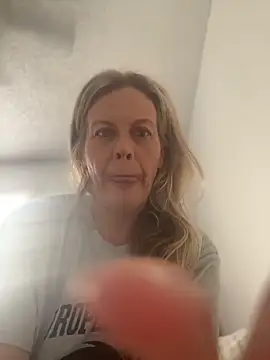 GwenWilde31 online show from June 22, 1:41 pm