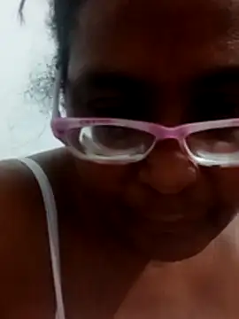 sexymomsn online show from July 29, 9:37 pm