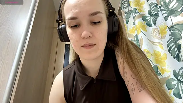 DenitaSpace online show from April 21, 2:24 pm