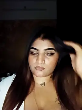 Sanaya Gil online show from May 3, 10:13 pm
