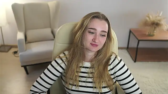 VioletteClaire online show from March 25, 11:02 am