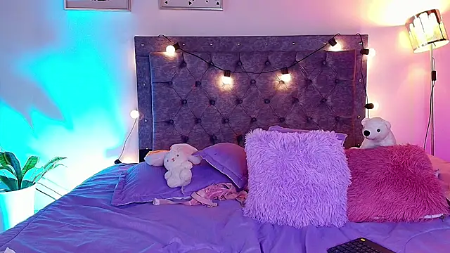 Daphne Rosse online show from July 28, 3:43 pm