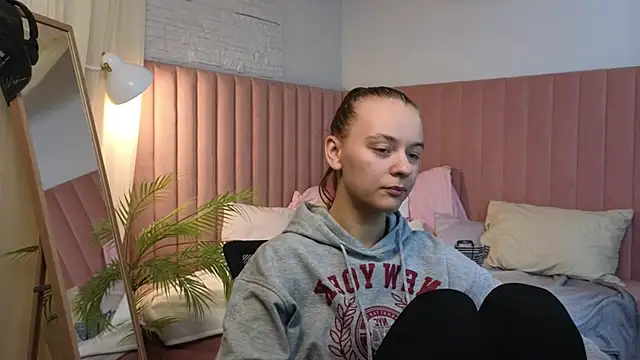emma chaser online show from April 29, 2:37 am