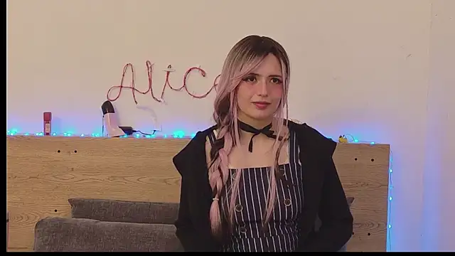 Sweet Alice S online show from May 9, 11:01 am