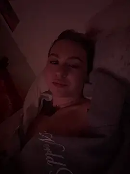 peachesncreamyy online show from May 16, 3:31 am