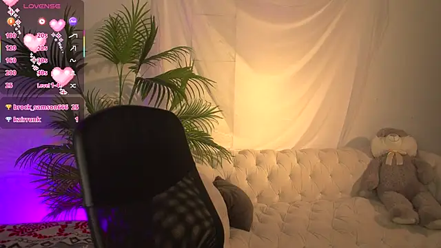 zoeforrd online show from April 24, 12:30 pm