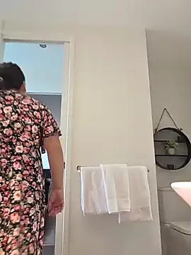 lolitataylor online show from March 31, 1:49 am