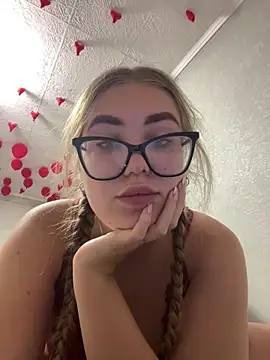 MissAuroraX online show from May 6, 11:53 pm