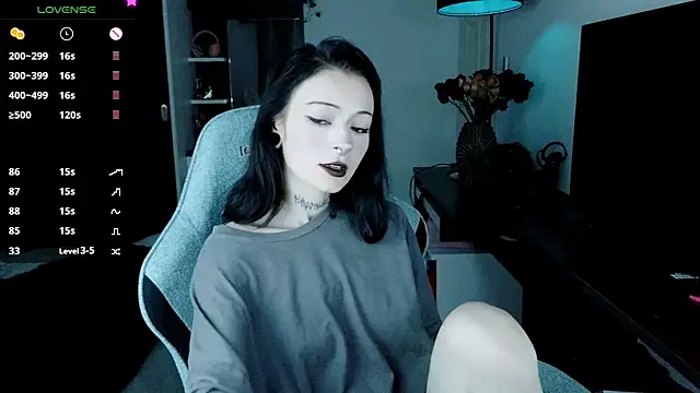 H3xD0ll online show from May 16, 11:53 am